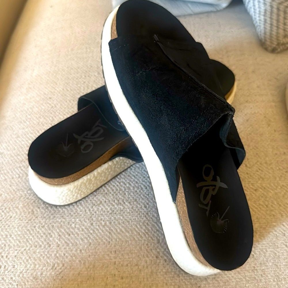Black sandals OTBT